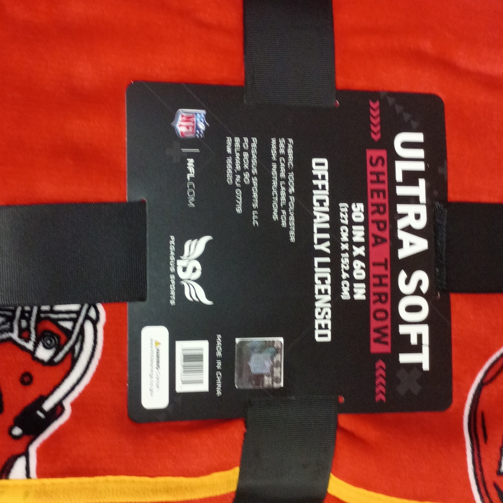 NFL Ultra Soft Sherpa Throw - Red and Black